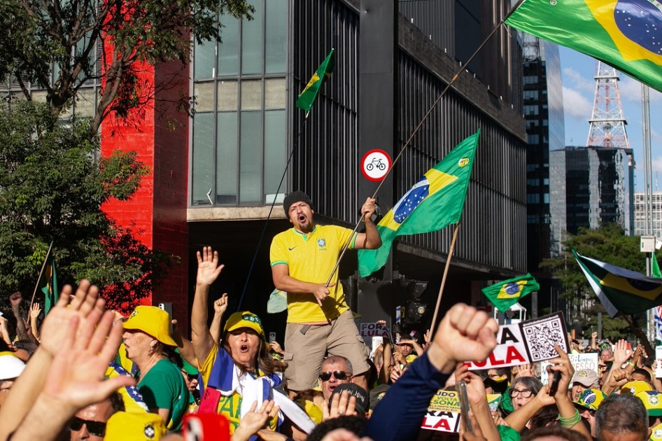O ex-presidente Jair Bolsonaro (PL) participa de ato com apoiadores na Avenida Paulista