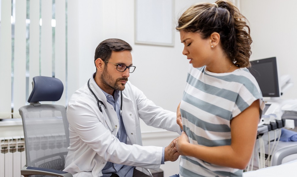 Paciente com dor e medico