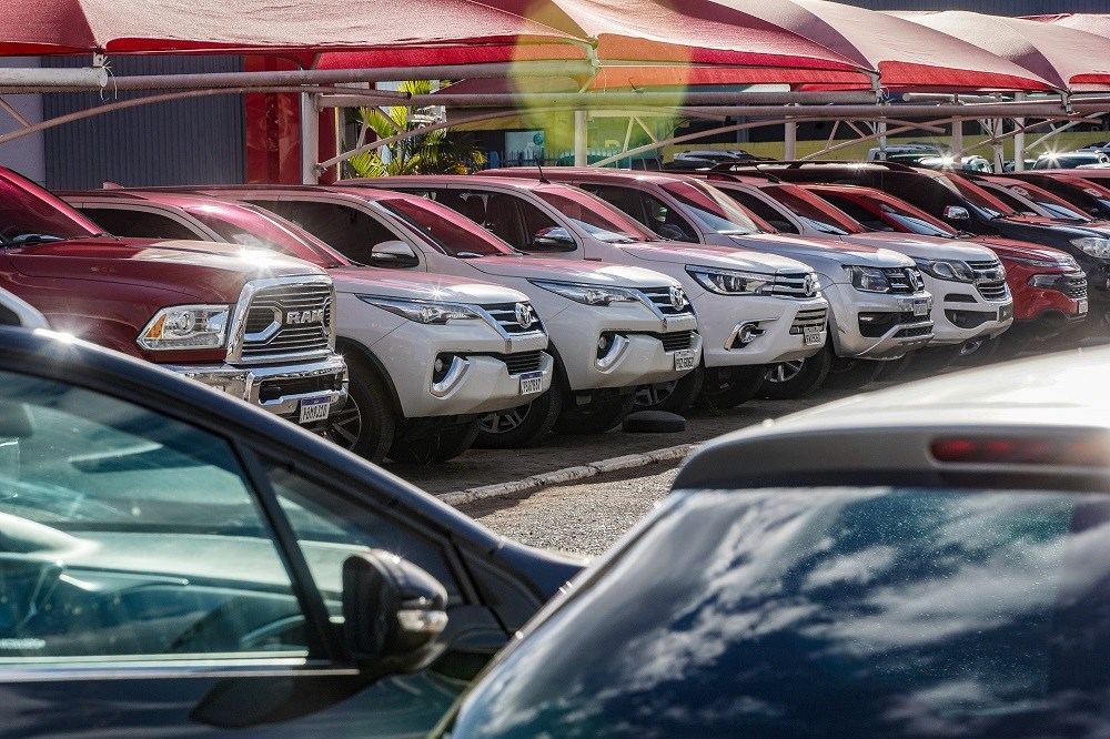 Juros altos travam vendas e indústria automotiva perde fôlego, diz Anfavea