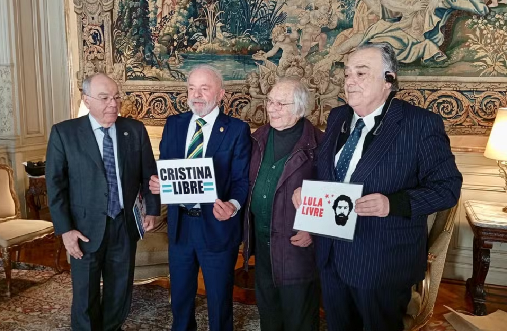 Lula pede liberdade para ex-presidente argentina condenada por corrupção
