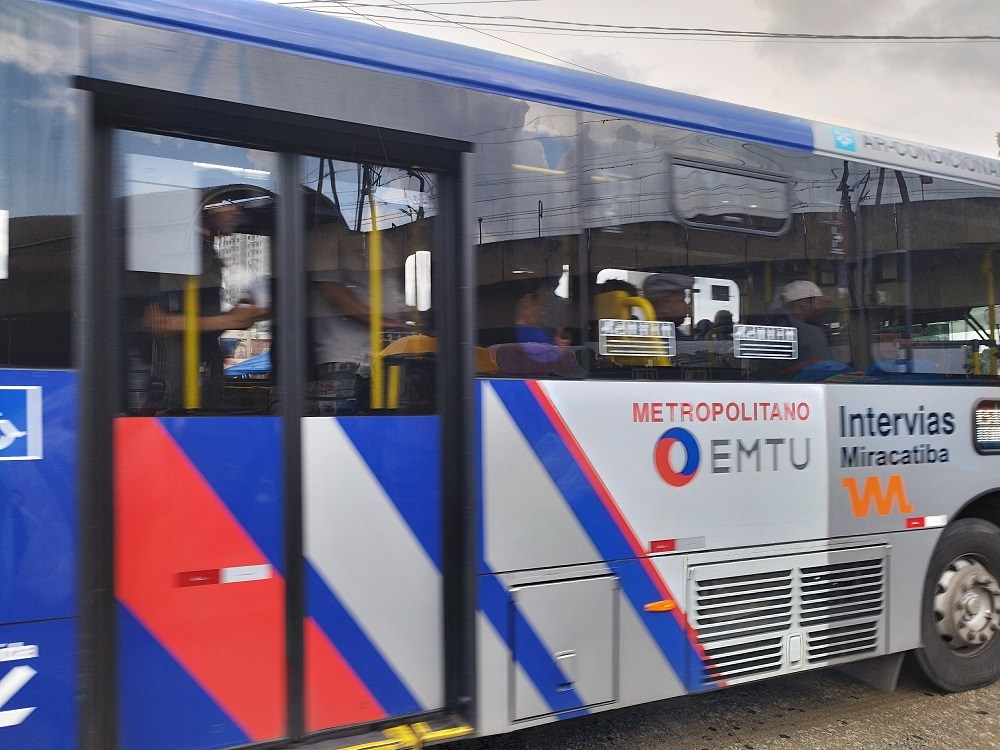 Onda ataques deixa ao menos 400 ônibus danificados e pode estar ligada a desafio nas redes sociais