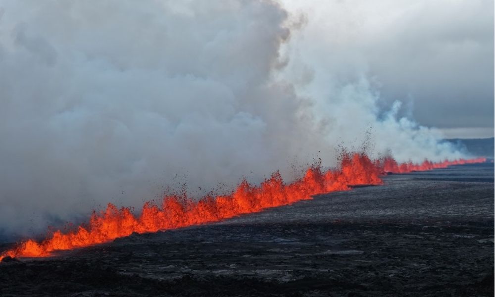 Vulcão na Islândia entra em erupção pela nona vez desde 2023