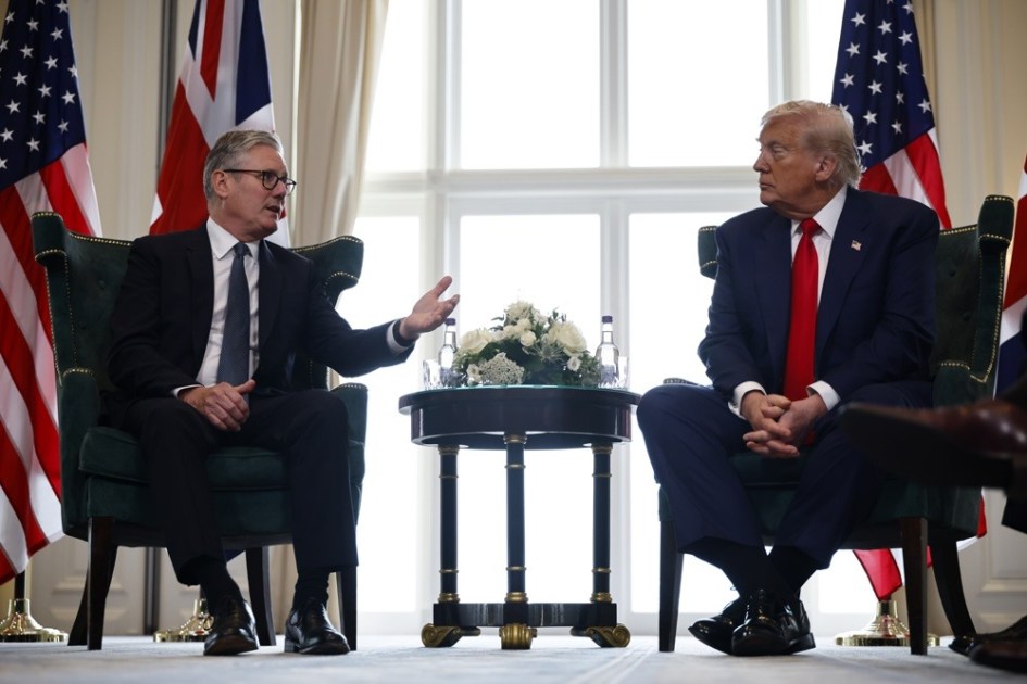 Donald Trump e Keir Starmer durante reunião na Escócia