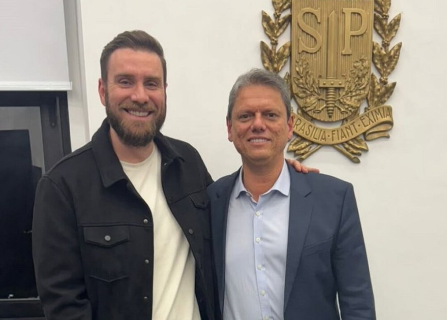 O governador Tarcísio de Freitas recebe o pastor André Fernandes no Palácio dos Bandeirantes