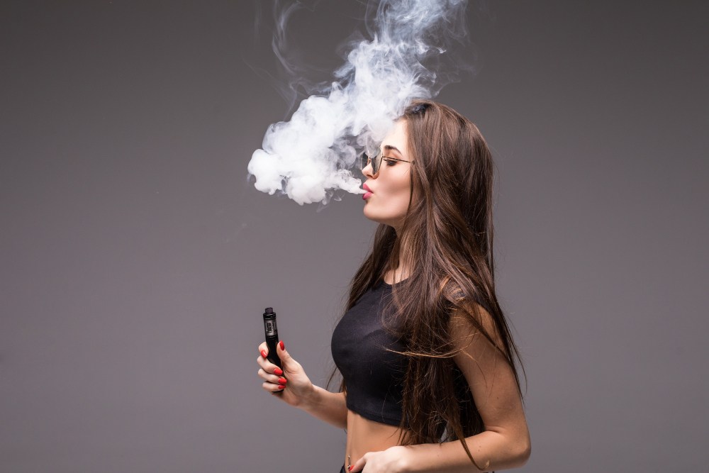 Governo dá 48 horas para redes sociais removerem conteúdos sobre cigarros eletrônicos