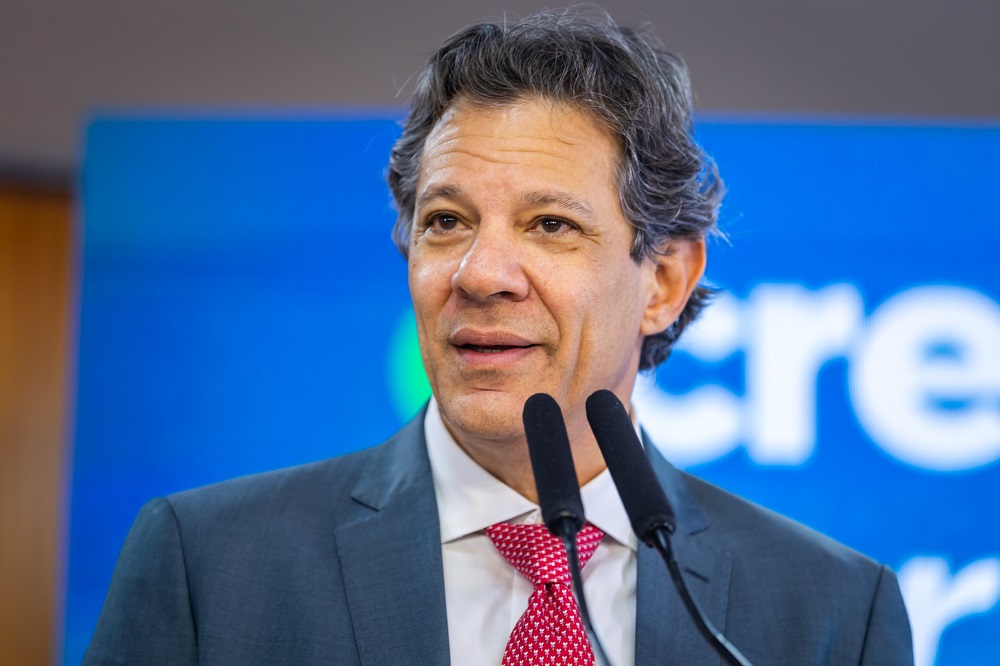Haddad quer falar com secretário americano do Tesouro e abrir caminho para diálogo entre Lula e Trump