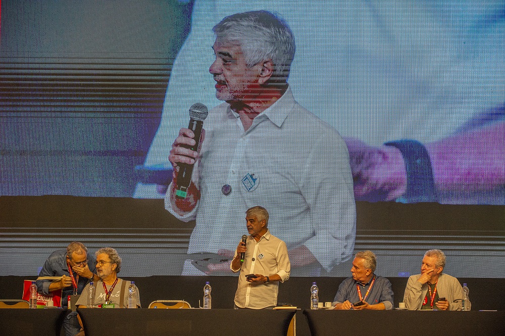 Presidente do PT afirma que Cristina Kirchner é vítima de ‘um caso claro’ de lawfare na Argentina