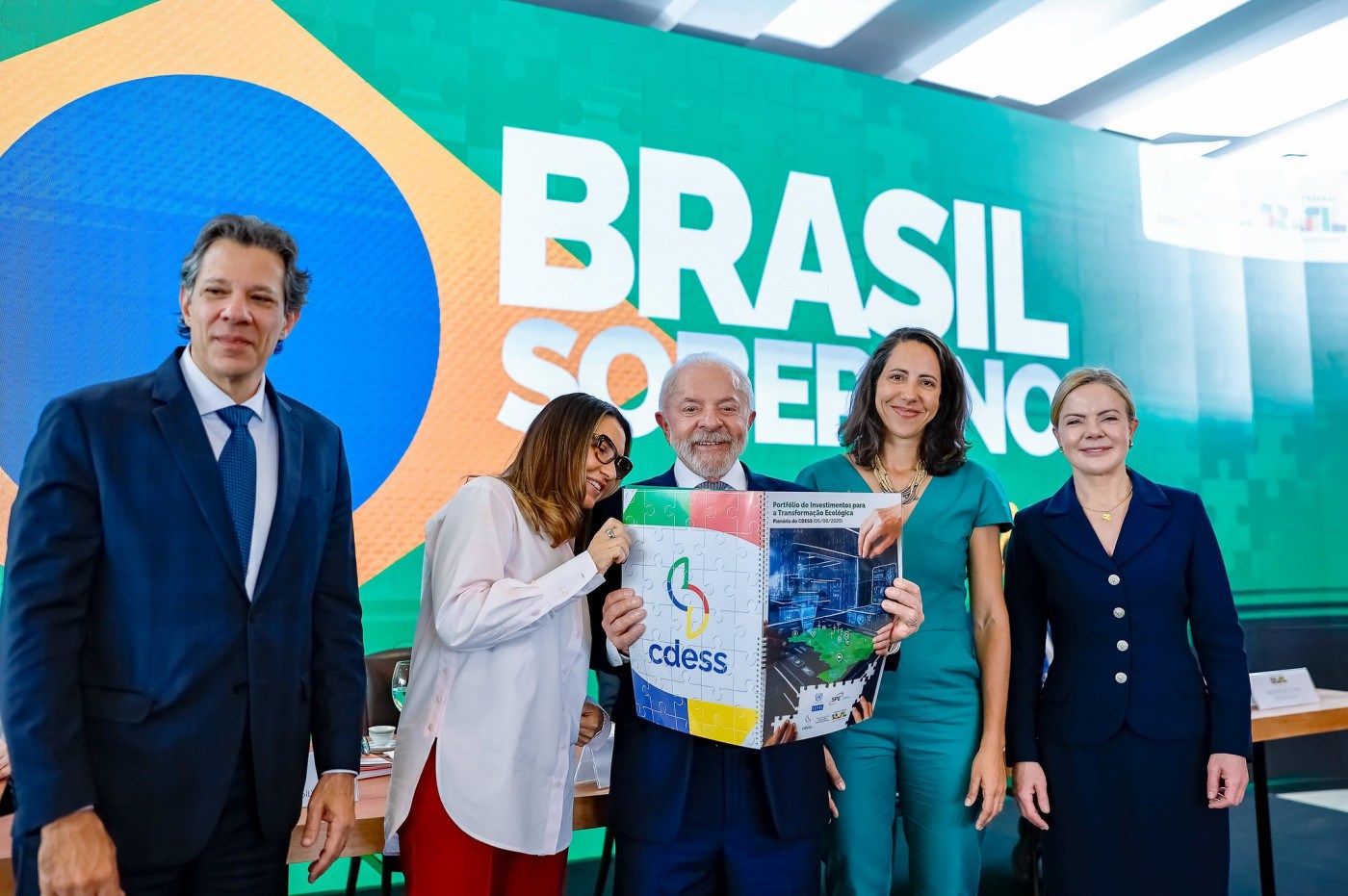 Haddad comenta pressão de multinacionais e diz que país não pode ‘nem sonhar em privatizar o Pix’