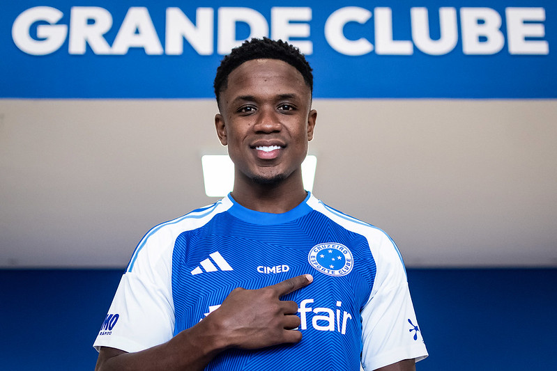 Cruzeiro anuncia contratação de Luis Sinisterra
