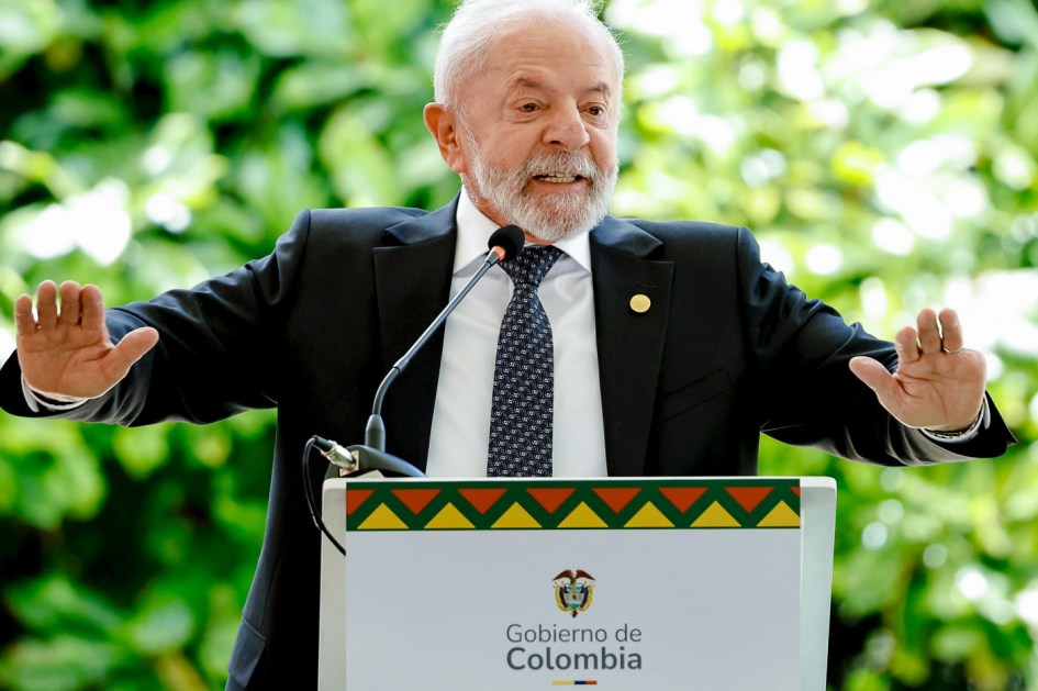 Lula discursa na Plaza de Armas, em Bogotá, durante a Cúpula dos Países Amazônicos