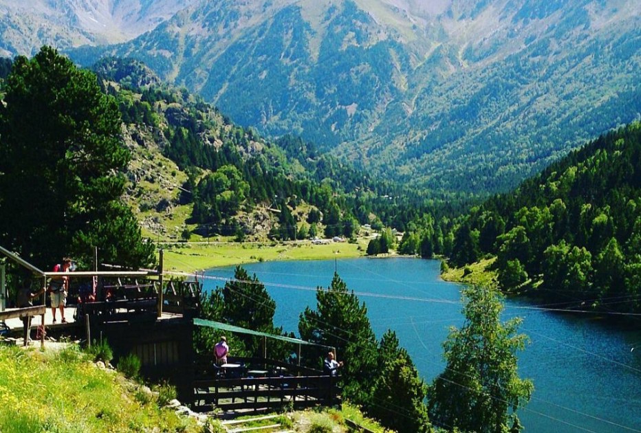 Parque Tyrovol, em Porte-Puymorens, na França., oferece passeios de tirolesa