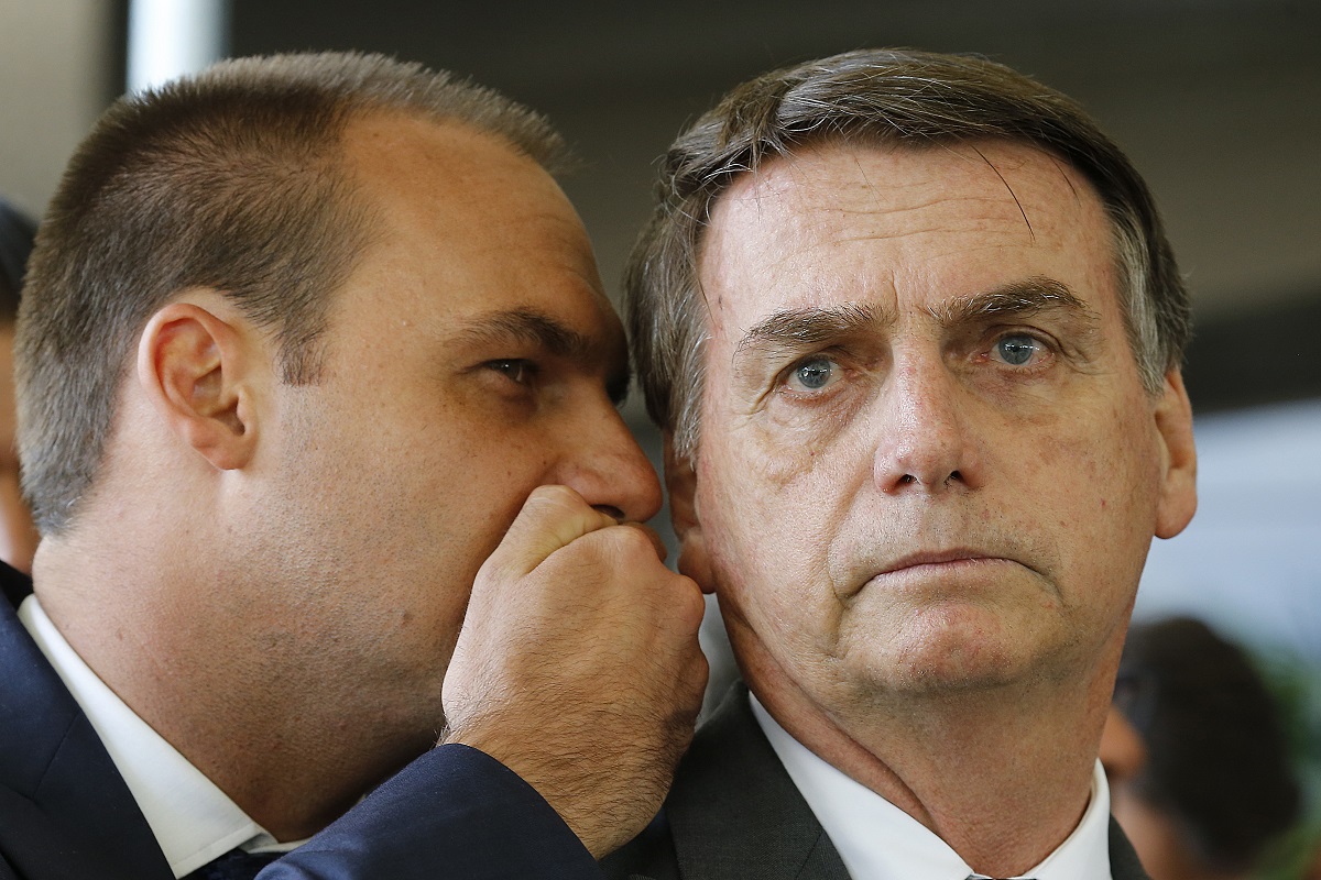 Relatório da PF aponta que intenção de Eduardo Bolsonaro não era anistia para todos, mas salvar o pai