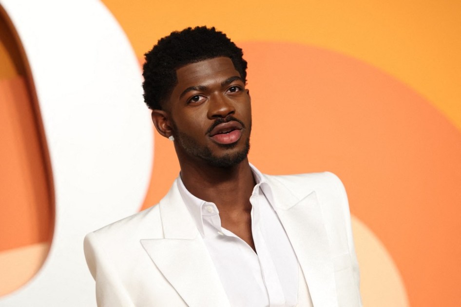 O rapper norte-americano Lil Nas X participa da festa do Oscar da Vanity Fair no Wallis Annenberg Center for the Performing Arts, em Beverly Hills, Califórnia