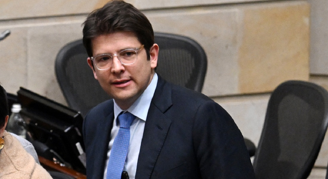 Morre Miguel Uribe, senador e pré-candidato à presidência que sofreu atentado na Colômbia