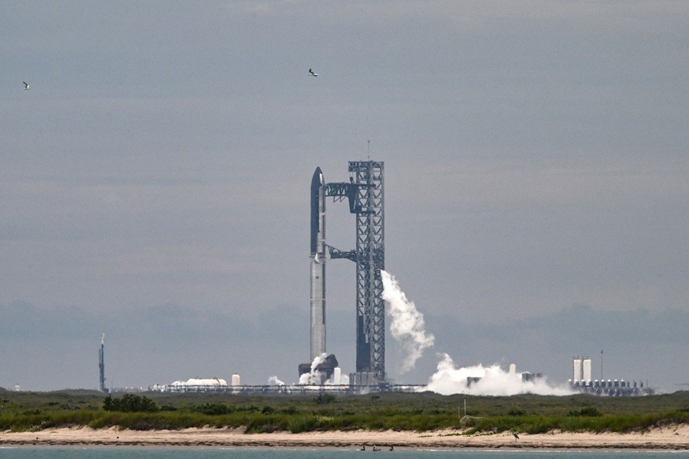 SpaceX cancela voo de teste do megafoguete Starship minutos antes da decolagem