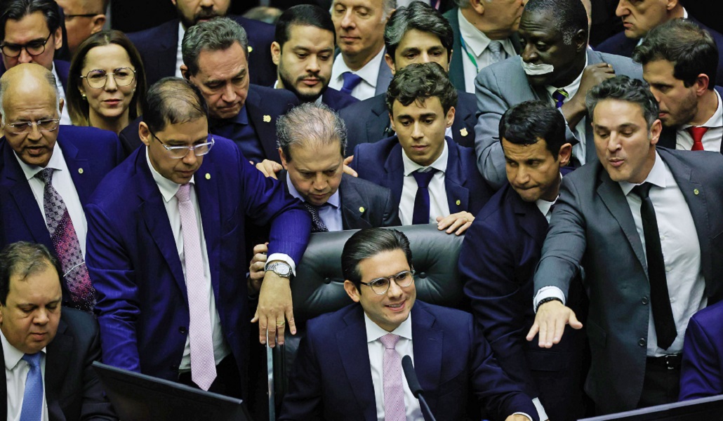 Motta retoma cadeira na Câmara: 'País deve estar em primeiro lugar e não projetos pessoais'