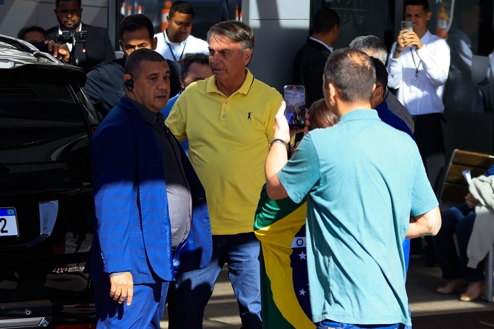 Bolsonaro tem resíduos de infecções pulmonares, gastrite e esofagite, diz boletim médico