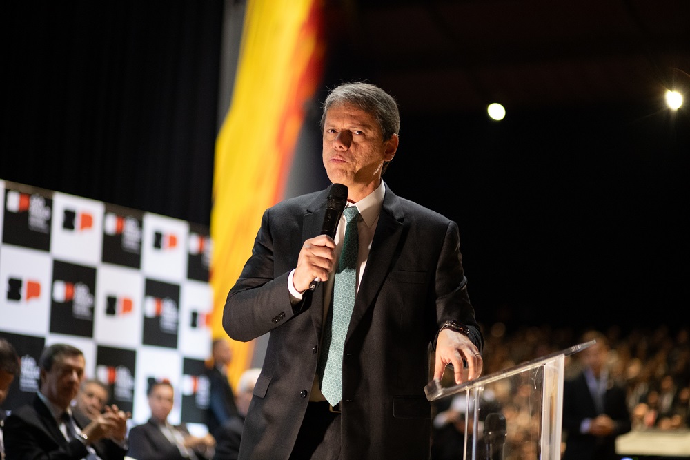 ‘Não vejo interesse público’, diz Tarcísio sobre conversa entre Eduardo e Bolsonaro