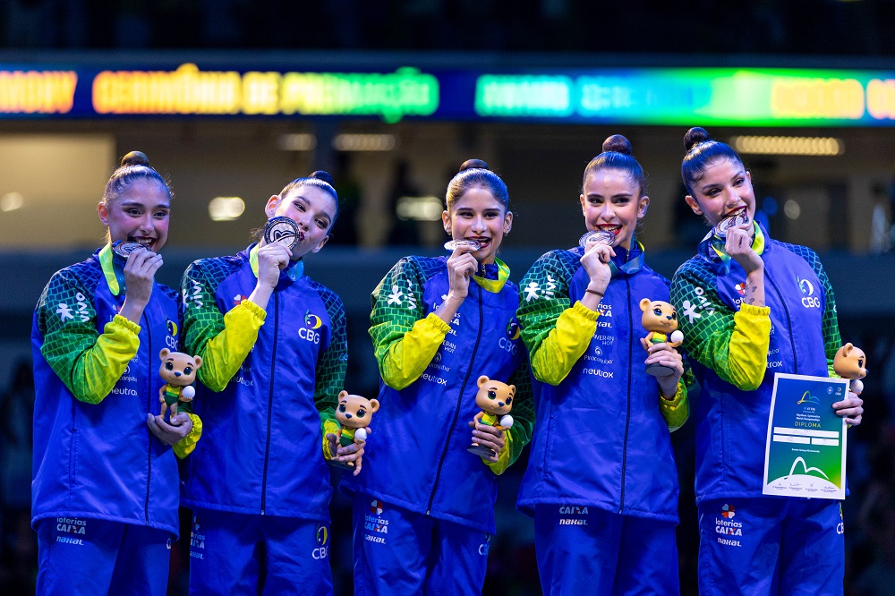 Seleção brasileira da Ginástica Rítmica fecha etapa de Milão com ouro e prata antes do Mundial