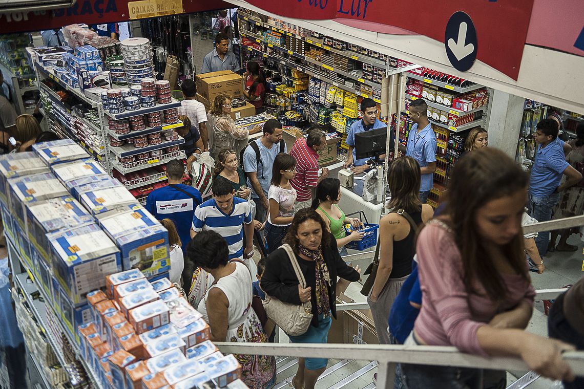 Varejo está em nível 9,3% acima do pré-pandemia, aponta IBGE