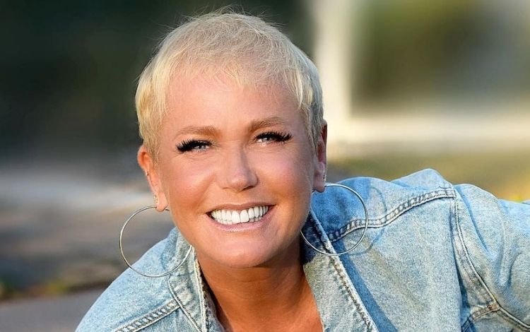 Xuxa sorrindo