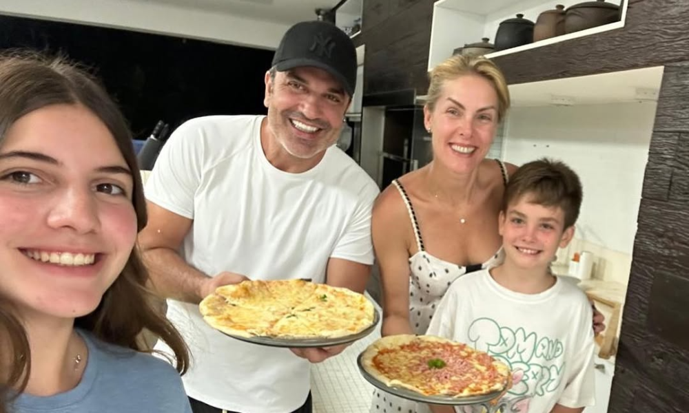 Ana Hickmann presta homenagem a Edu Guedes
