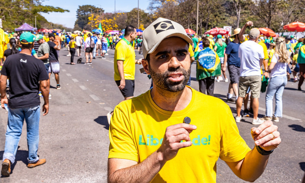Deputado Thiago Manzoni faz duras críticas ao atual cenário político brasileiro, afirmando que no Brasil de hoje 'está cada vez mais difícil provar que o crime não compensa'