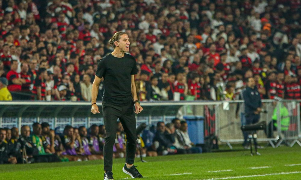 Filipe Luís faz mistério sobre substituto de Arrascaeta contra o Internacional