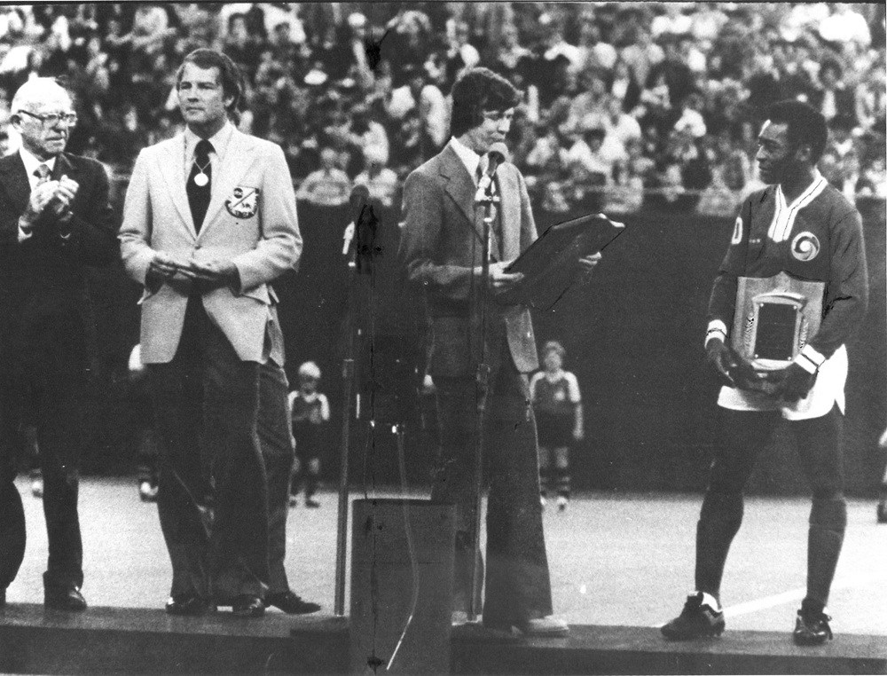 Pelé concedeu entrevista histórica à Jovem Pan depois de se despedir do futebol