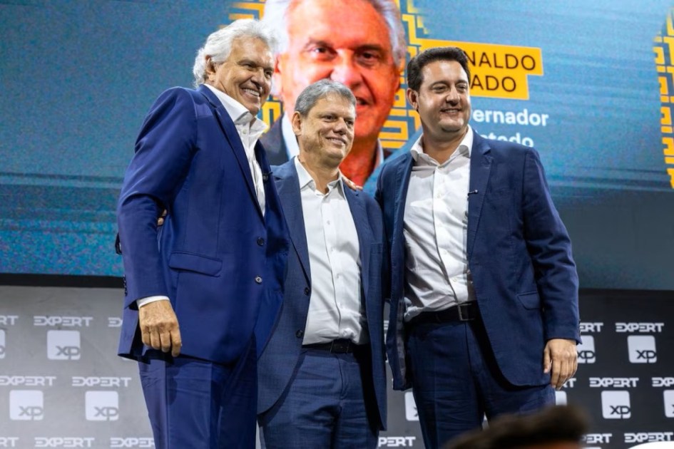 Os governadores Ronaldo Caiado (União Brasil-GO), Tarcísio de Freitas (Republicanos-SP) e Ratinho Junior (PSD-PR) participaram de evento da Expert XP