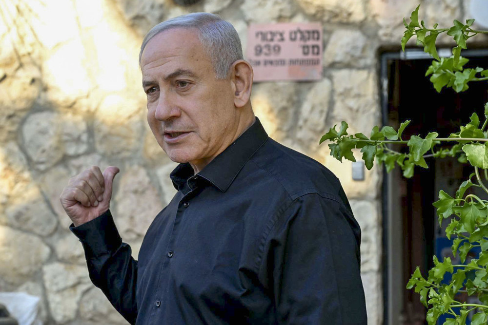 Israel: Tribunal adia audiências de Netanyahu em julgamento por corrupção