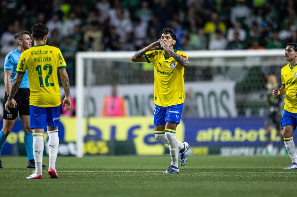 Flaco López, do Palmeiras, comemora após marcar o seu segundo gol