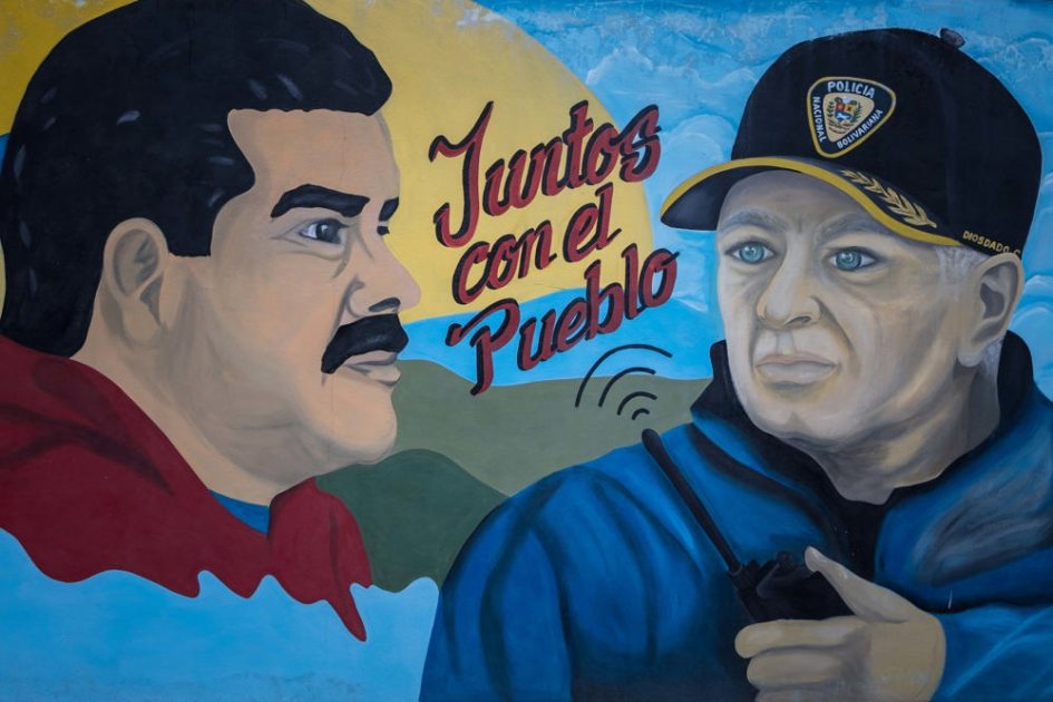 Mural do presidente da Venezuela, Nicolás Maduro (à esq.), ao lado do ministro do Interior, Justiça e Paz, Diosdado Cabello, nesta quarta-feira, em uma rua de Caracas