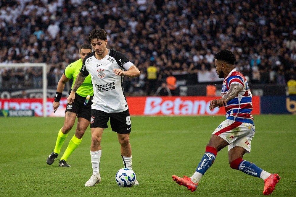 Corinthians se salva da derrota para o Fortaleza com gol nos acréscimos