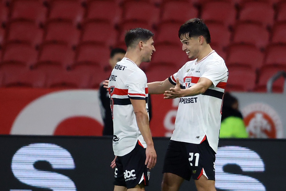 São Paulo bate o Inter no Beira-Rio, engata quinta vitória seguida e segue ‘lua de mel’ com Crespo