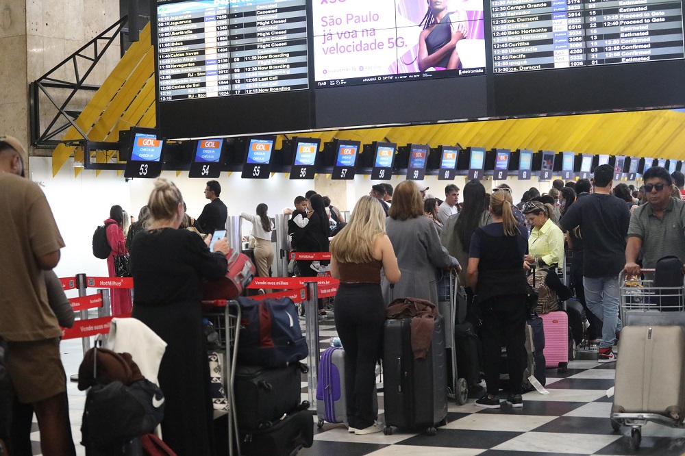 Passageiros relatam atrasos em voos no Aeroporto de Florianópolis