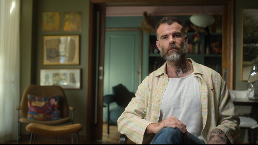 O jornalista Chico Felitti, autor do podcast "A Mulher da Casa Abandonada"