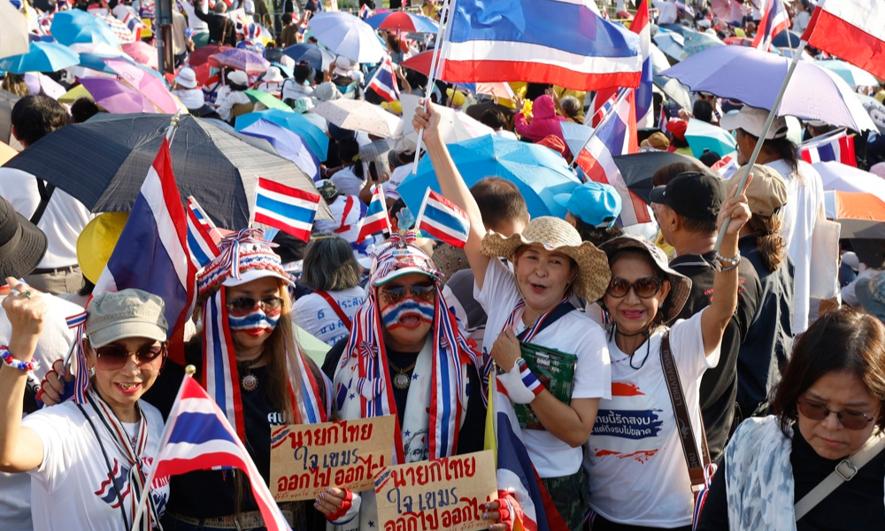 Quase 200 mil pessoas retornam para casa na fronteira entre Tailândia e Camboja