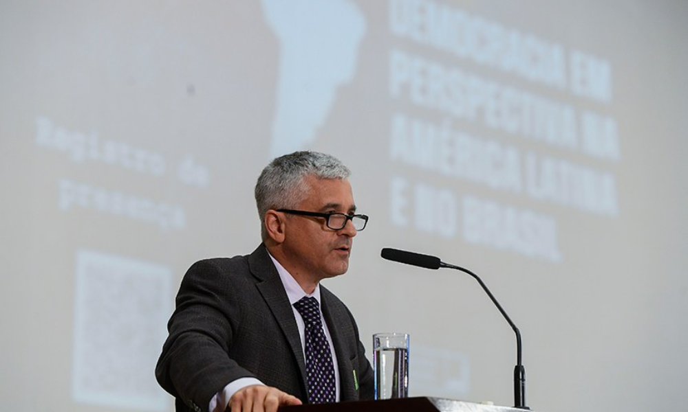 O professor de Harvard Steven Levitsky, coautor do livro "Como as democracias morrem" Fonte: Agência Senado