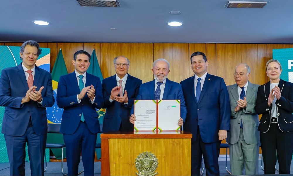 Cerimônia de assinatura da Medida Provisória “Brasil Soberano” Presidente da República, Luiz Inácio Lula da Silva, durante cerimônia de assinatura da Medida Provisória “Brasil Soberano”. Palácio do Planalto, Brasília – DF. Foto: Ricardo Stuckert / PR