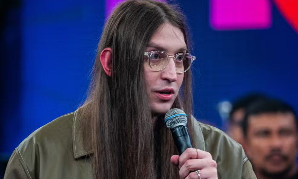 Felca durante o programa Altas Horas