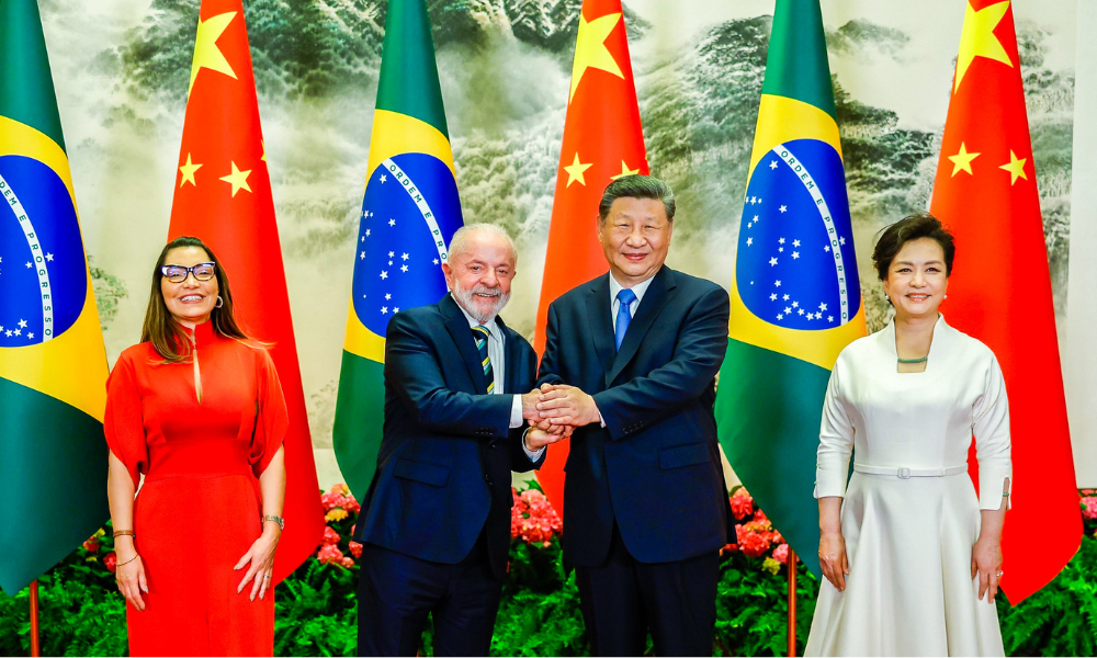 Da esquerda para a direita, a primeira-dama Janja, o presidente Lula, o líder chinês Xi Jinping e sua esposa, Peng Liyuan, em evento em Pequim