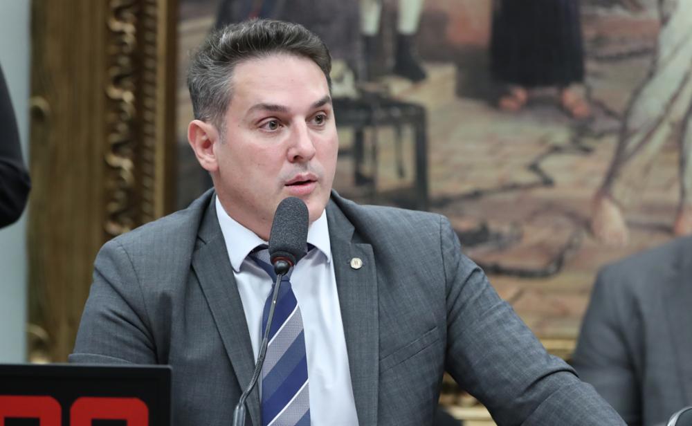 O deputado federal Coronel Zucco preside a CPI do MST