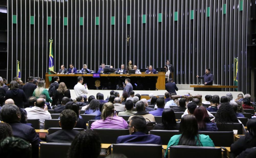 Comissão mista do Congresso aprova reajuste de 9% em salários das Forças Armadas