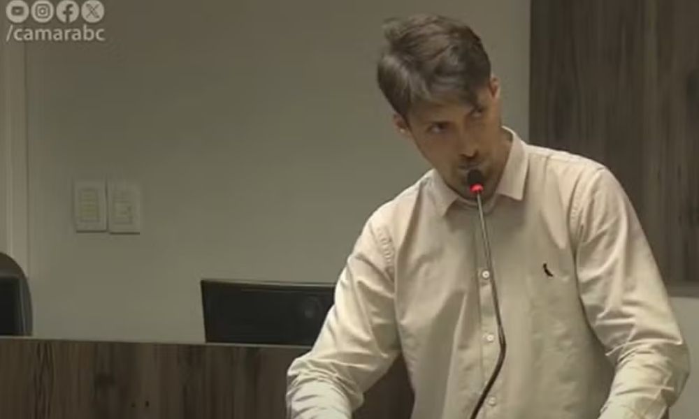 De olho em Brasília, Jair Renan reduz atuação como vereador em Balneário Camboriú