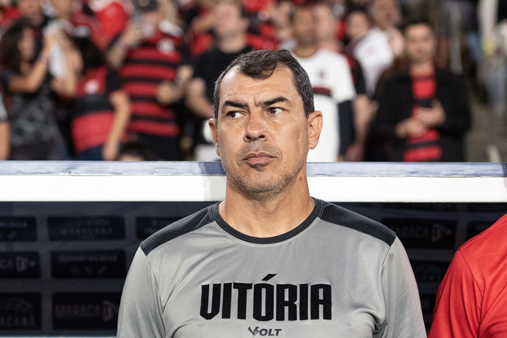 Vitória demite Fábio Carille após goleada histórica para o Flamengo