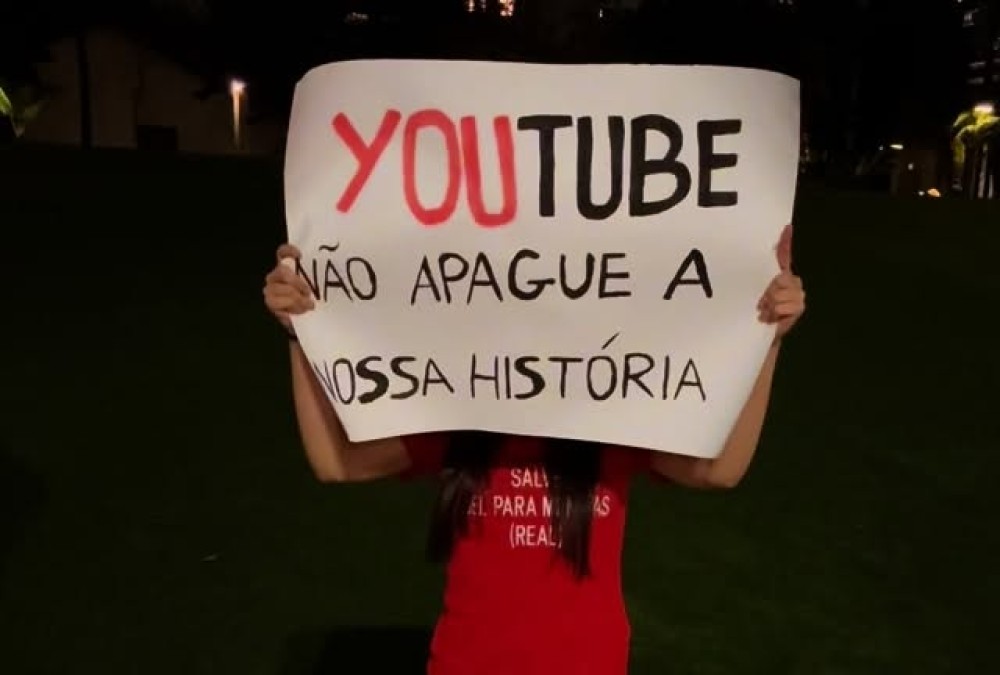 Protesto convocado pelo canal Bel Para Meninas contra YouTube tem baixa adesão em São Paulo