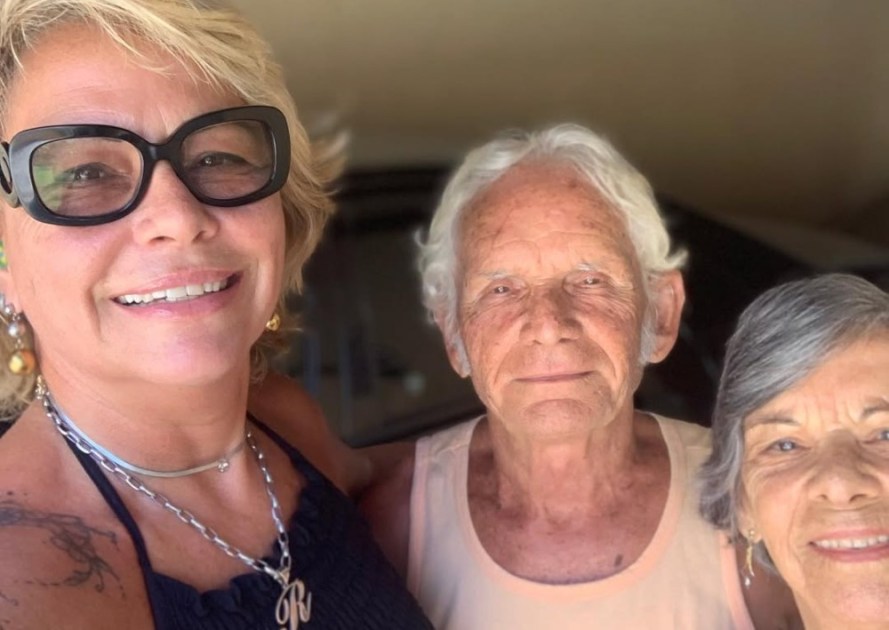 Rogéria Bolsonaro, mãe de Flávio, Carlos e Eduardo, em foto com seus pais postada na rede social Instagram