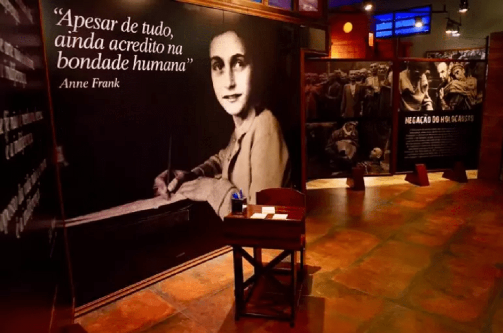 Réplica de espaço onde Anne Frank se escondeu será exposta no centro de SP