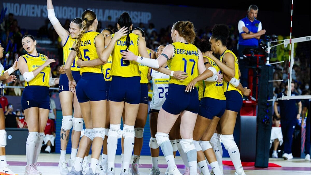 Seleção feminina leva susto, mas vira sobre a França e avança às oitavas no Mundial de vôlei